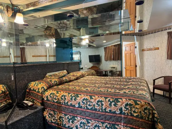 Royal Motel Main image